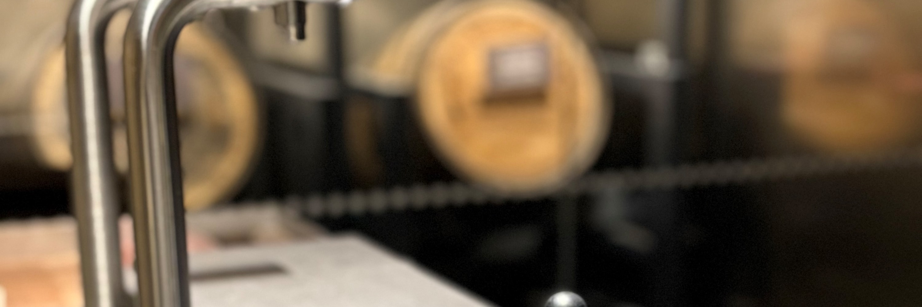 走進O'Sulloc Tea Museum新開幕的熟成茶葉窖藏，盡情享受尊榮體驗。在導遊的陪同下，讓您的免費品茗體驗更加豐富。