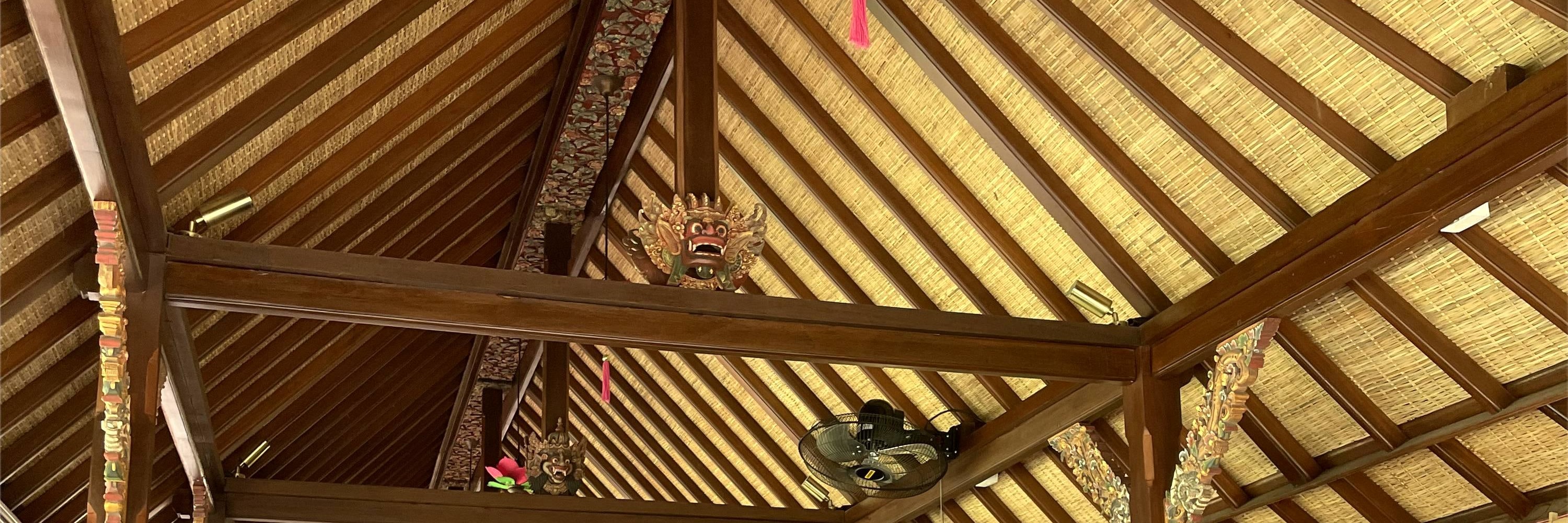 參加這個3小時的烏布皇宮之旅,讓您沉浸在烏布的藝術、文化和靈性之中,從烏布藝術市場到棕櫚葉上的峇里島文字創作,感受峇里島的傳統文化。 參加這個3小時的烏布皇宮之旅,讓您沉浸在烏布的藝術、文化和靈性之中,從烏布藝術市場到棕櫚葉上的峇里島文字創作,感受峇里島的傳統文化。