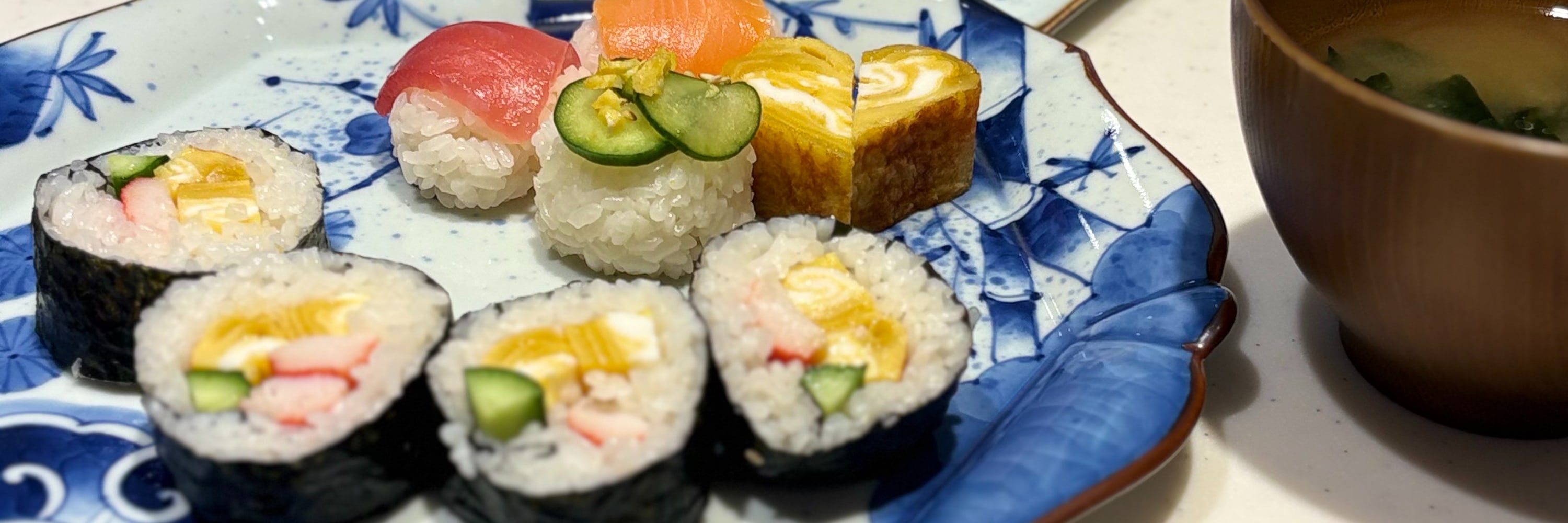 Tsukiji Outer Fish Market Tour and Rolled Sushi Class in Tokyo - Thumbnail 7