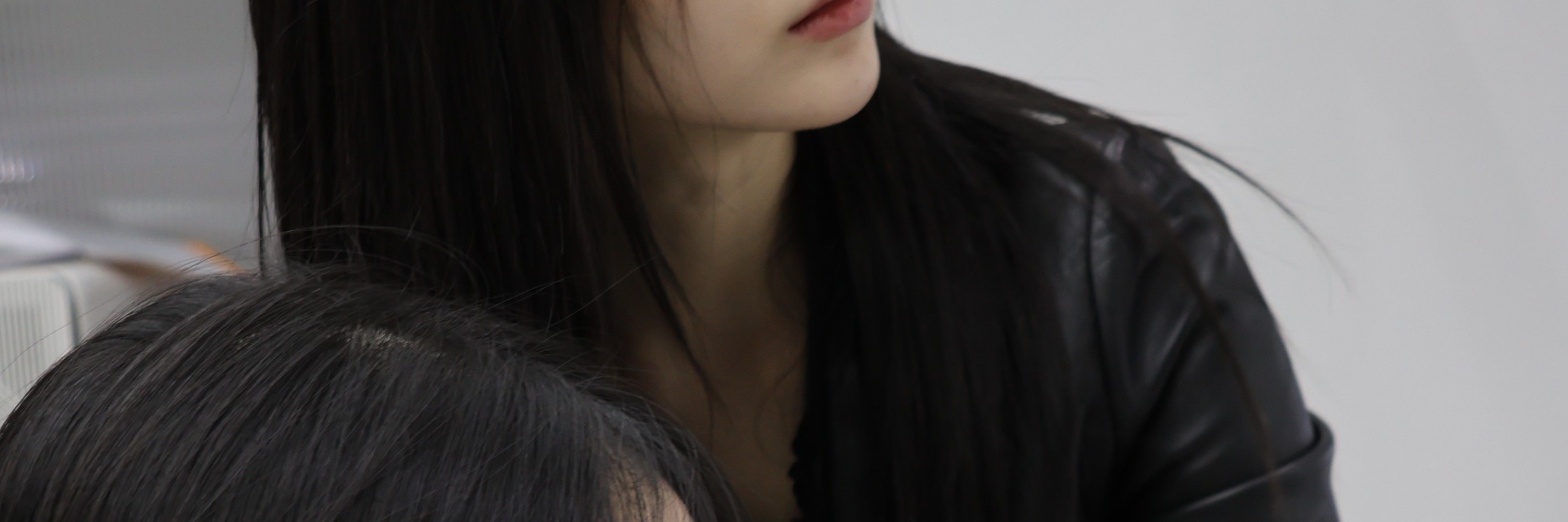 我們與專業造型師合作，他們會仔細諮詢您的需求，了解您想要的造型和美學風格。Vog Hair 致力於幫助您打造最完美的時尚造型。