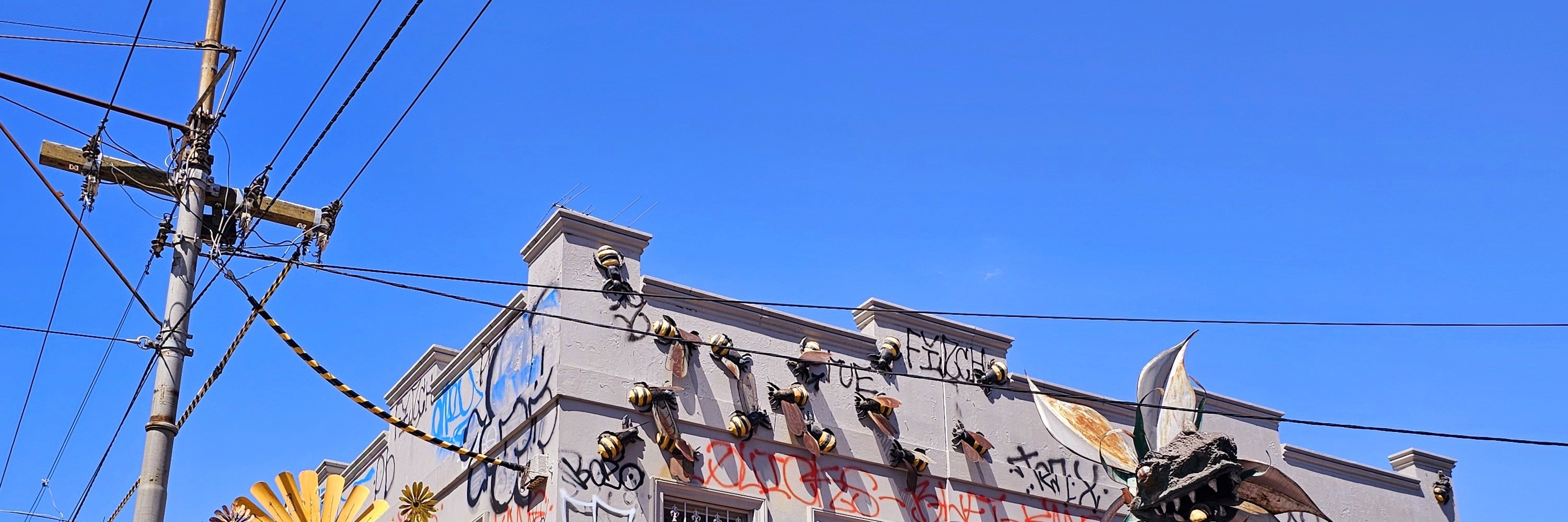 在色彩繽紛的街頭壁畫中捕捉菲茨羅伊的創意精神