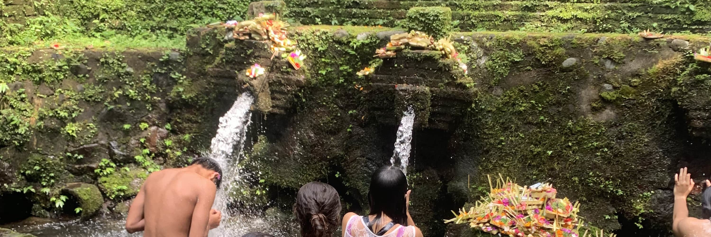 參加這趟3小時的淨化心靈 (Melukat) 體驗,從參觀孟格寧寺 (Mengening Temple) 到參與淨化儀式,讓您深入了解峇里島文化,獲得精神上的平靜與豐富。 參加這趟3小時的淨化心靈 (Melukat) 體驗,從參觀孟格寧寺 (Mengening Temple) 到參與淨化儀式,讓您深入了解峇里島文化,獲得精神上的平靜與豐富。