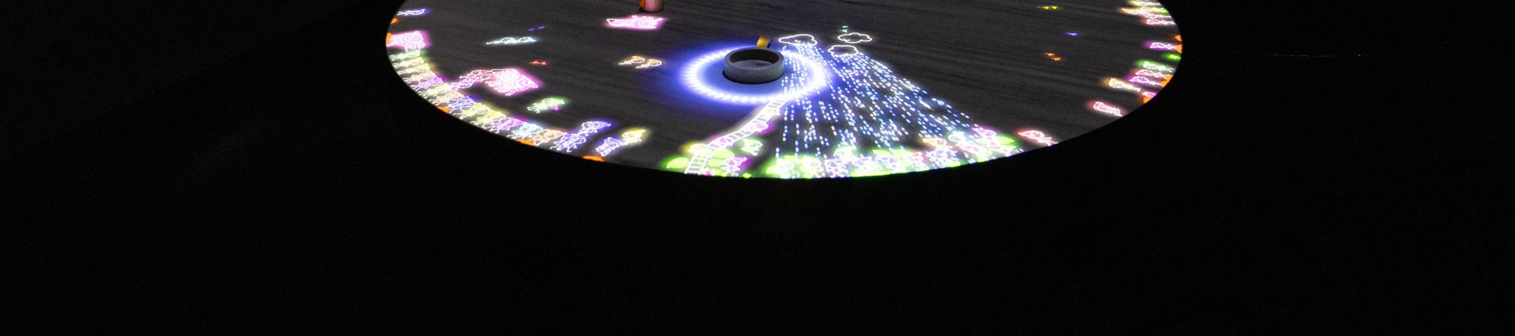 穿梭於群鳥之間的空中攀巖_credit to teamLab