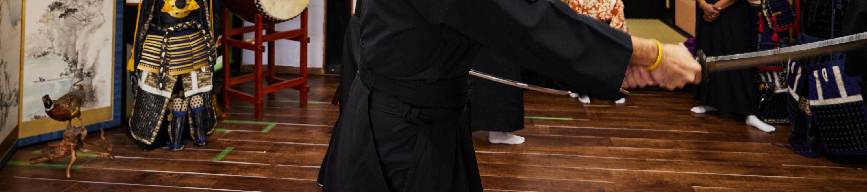 大阪城附近武士道盔甲射擊和武士刀體驗