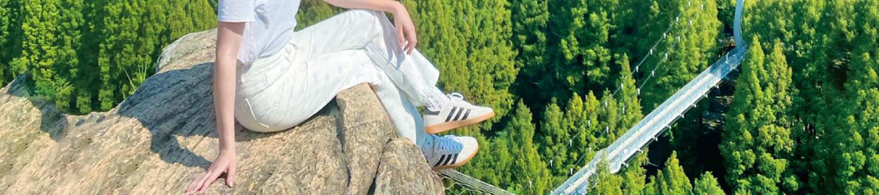 它不是普通的山峰——這裡有美麗的步行道、涼爽的樹蔭和新鮮的空氣，讓您感覺彷彿置身於魔法森林。非常適合悠閒漫步或放鬆身心。🍃