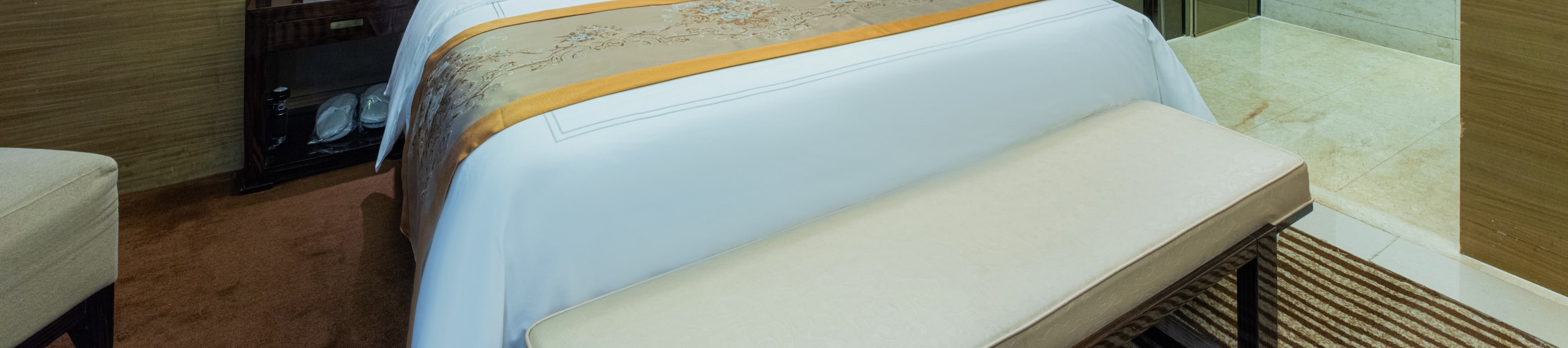 Deluxe king bed room