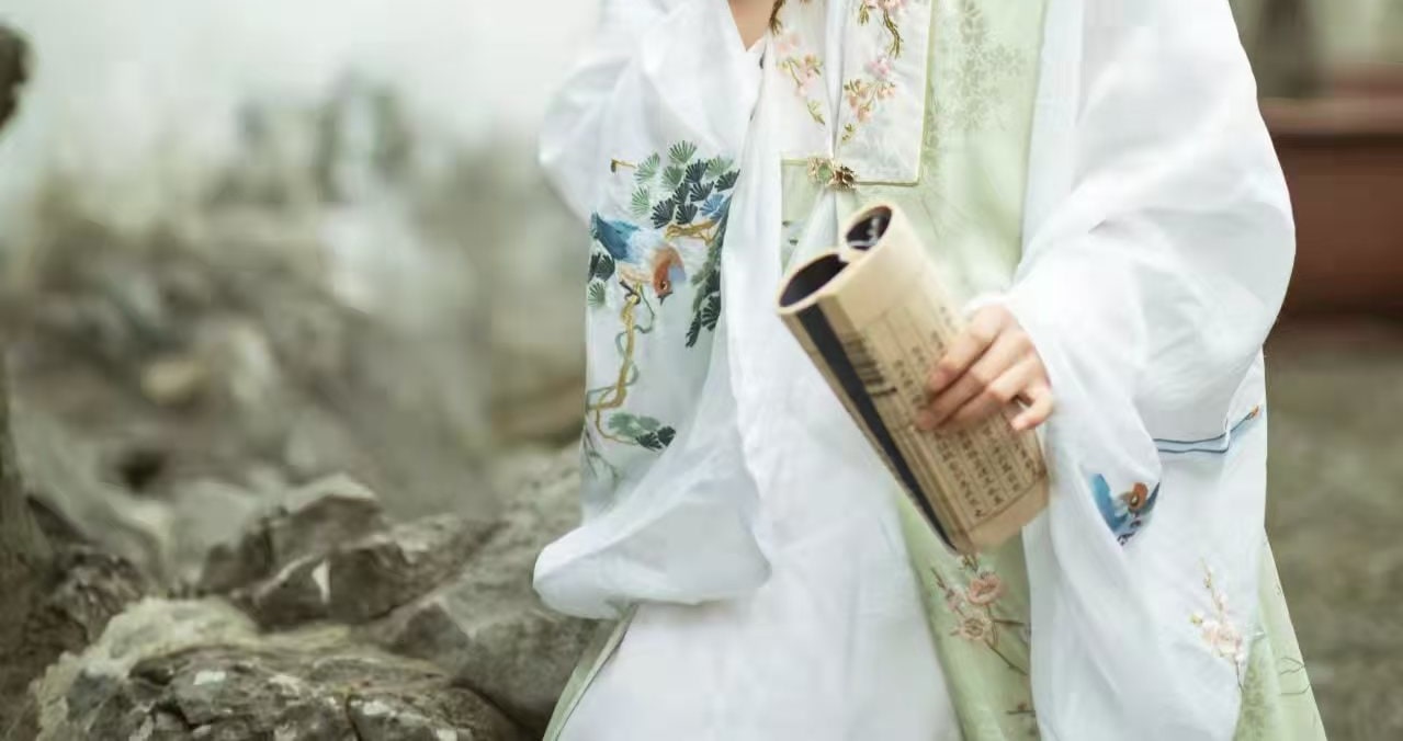 蘇州漢服旅拍（含漢服服裝+化妝+髮型髮飾+道具+底片全送）