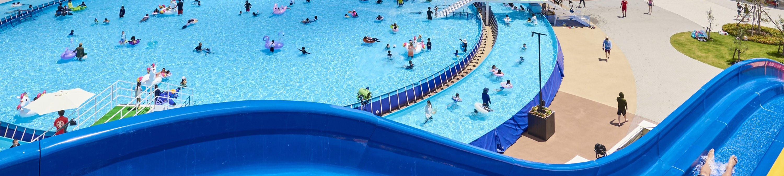 【Splash Field】噴泉在近處吹起的淺灘遊泳池，小孩子也能安心玩水！
