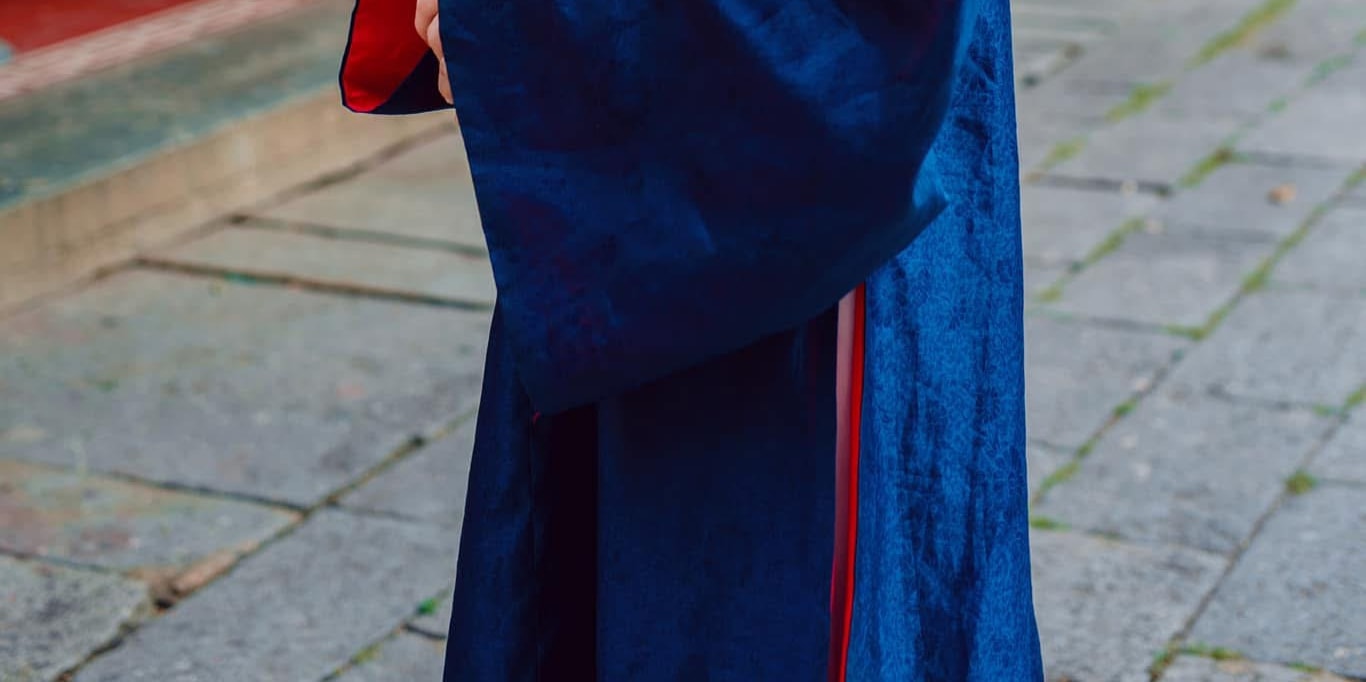 Royal Vietnamese Costume Rental & Professional Photoshoot in Hanoi - Thumbnail 23