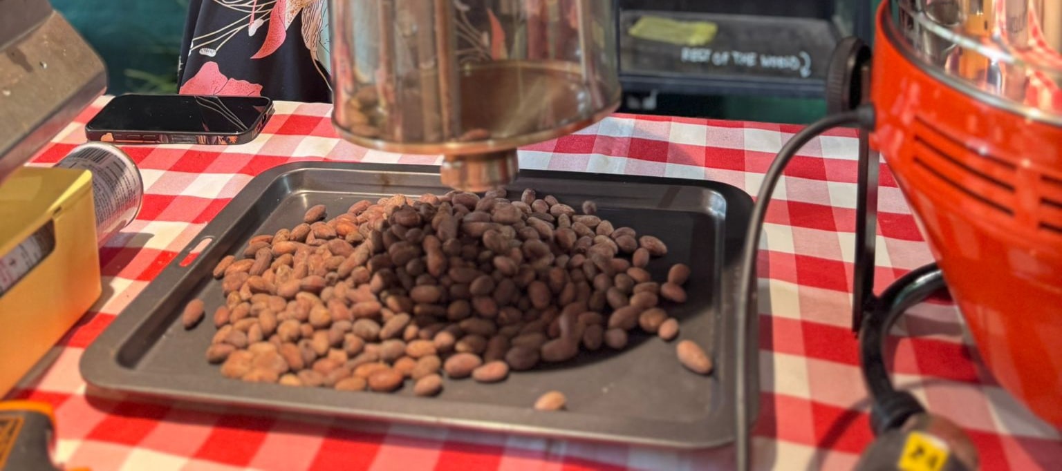 Roast the cocoa beans from scratch! Roast the cocoa beans from scratch!