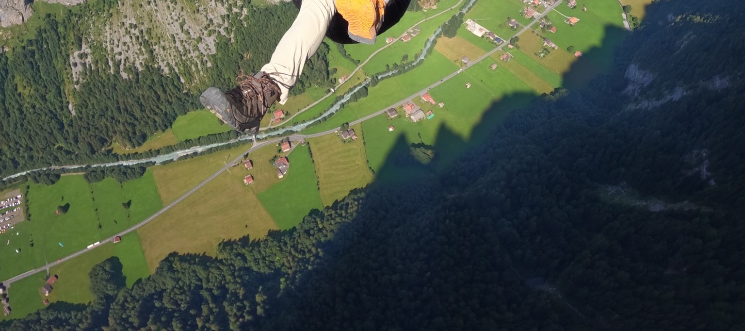 米倫 - 勞特布魯嫩雙人滑翔傘飛行 (Paragliding Tandem Flight Mürren - Lauterbrunnen)