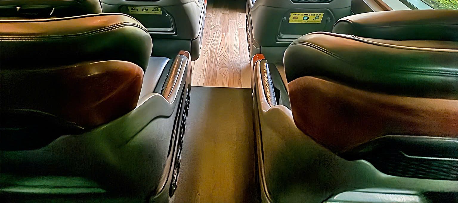 9-Seat Limousine Bus