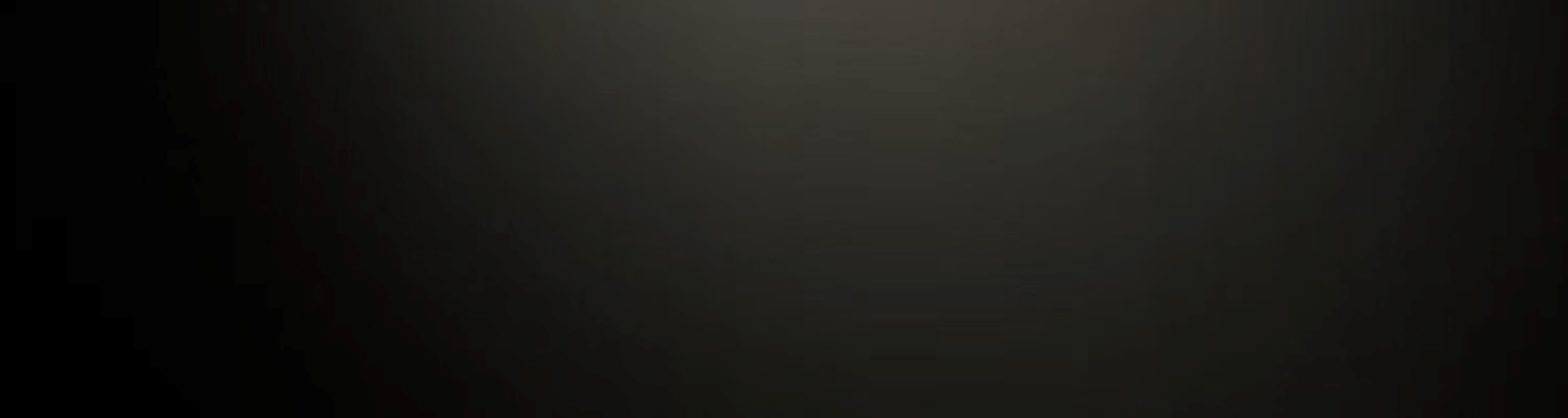 踏入展廳，柔和又帶著些許靜謐的燈光瞬間包裹住我，像是踏入了另一個只屬於心靈的維度