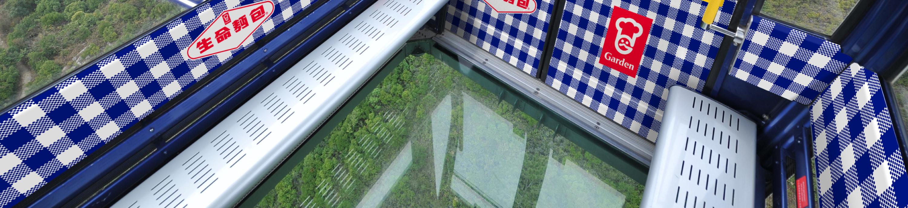 2架限定主題水晶車廂以生命麵包經典藍白格仔包裝造型登場