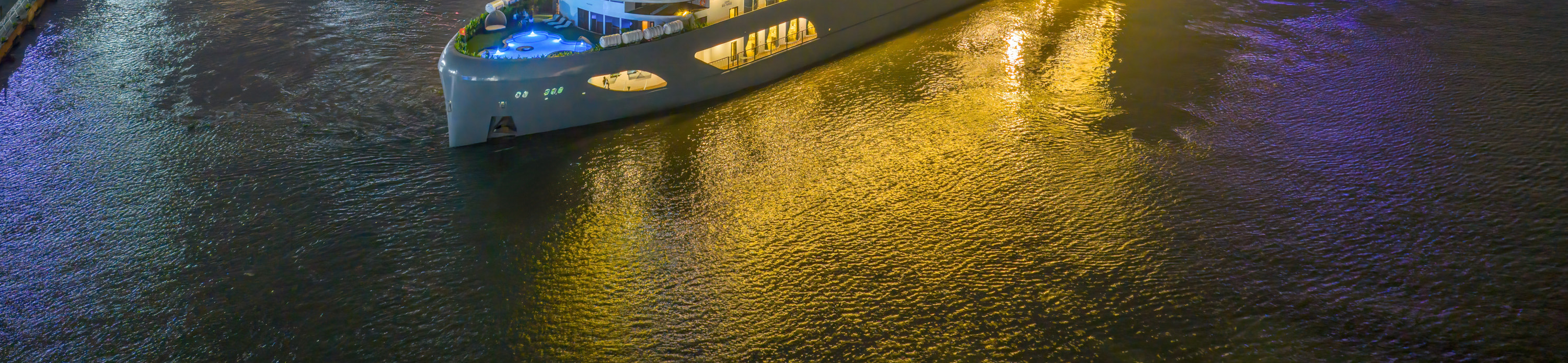 REVER Cruise: A Refined Dining Journey Along the Saigon River - Thumbnail 7