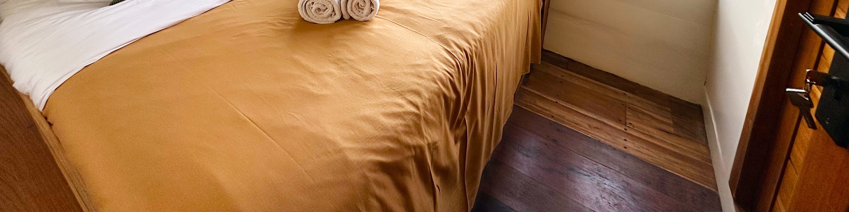 BOAT 2 - Private Cabin with Panoramic Windows and private bathroom, we have a total of 2 cabins BOAT 2 - Private Cabin with Panoramic Windows and private bathroom, we have a total of 2 cabins