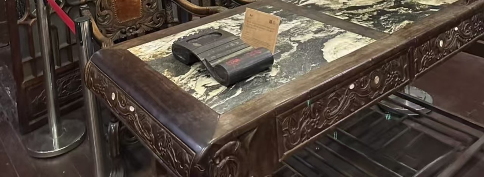 對於每一位來到天津的遊客而言,參觀張學良故居,不僅是一次網紅打卡,更是一次觸摸近代歷史、感受家國情懷的獨特旅程 對於每一位來到天津的遊客而言,參觀張學良故居,不僅是一次網紅打卡,更是一次觸摸近代歷史、感受家國情懷的獨特旅程