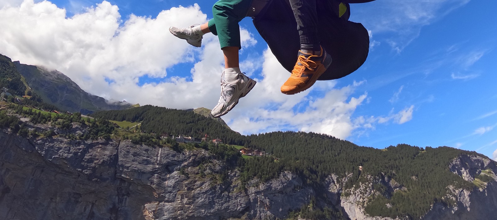 米倫 - 勞特布魯嫩雙人滑翔傘飛行 (Paragliding Tandem Flight Mürren - Lauterbrunnen)