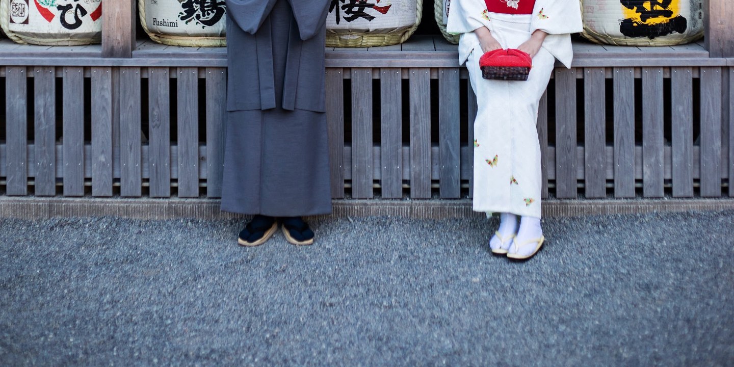鶴岡八幡宮（建議穿和服） - 歷史悠久的神社，擁有宏偉的鳥居和石階，非常適合拍攝和服寫真