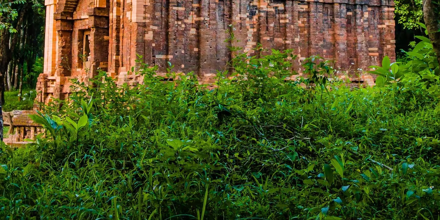 Many researchers of the ancient Cham towers at My Son Sanctuary have observed that the architectural art of these towers represents a fusion of various styles