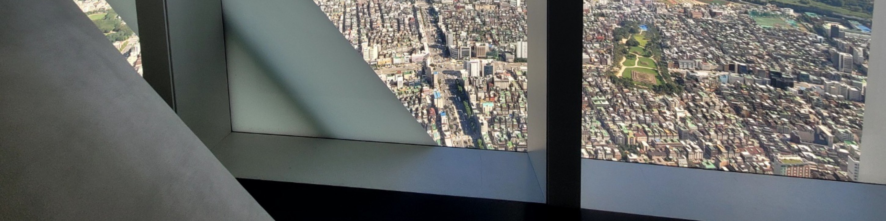 🏙️ 首爾樂天世界塔（樂天世界塔）
在韓國最高的觀景臺——首爾樂天世界塔，從555米高空俯瞰首爾

登上555公尺首爾Sky觀景臺，俯瞰全市絕美景色

高さ555mのソウルスカイ展望臺から絶景を一望！“Seoul from Above✨ Panoramic City Views at Seoul Sky”