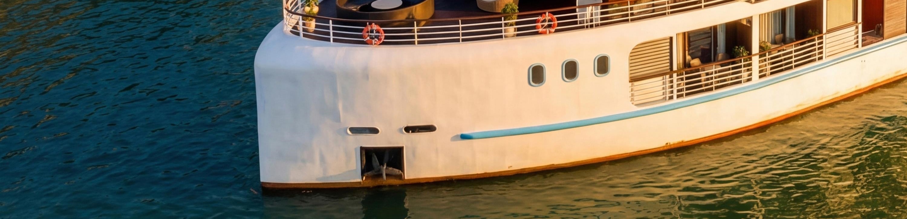 Close up of Du Yen Cruise