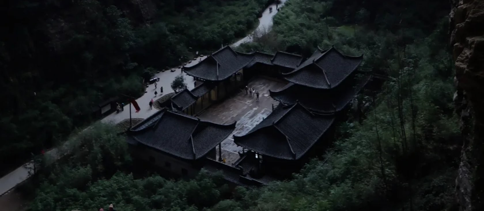 重慶武隆仙女山&天生三橋1日遊（可選英語/俄語/越南語/印尼語/泰語/柬埔寨語小團+南國第一牧場+喀斯特地質奇觀+電影變形金剛取景地）