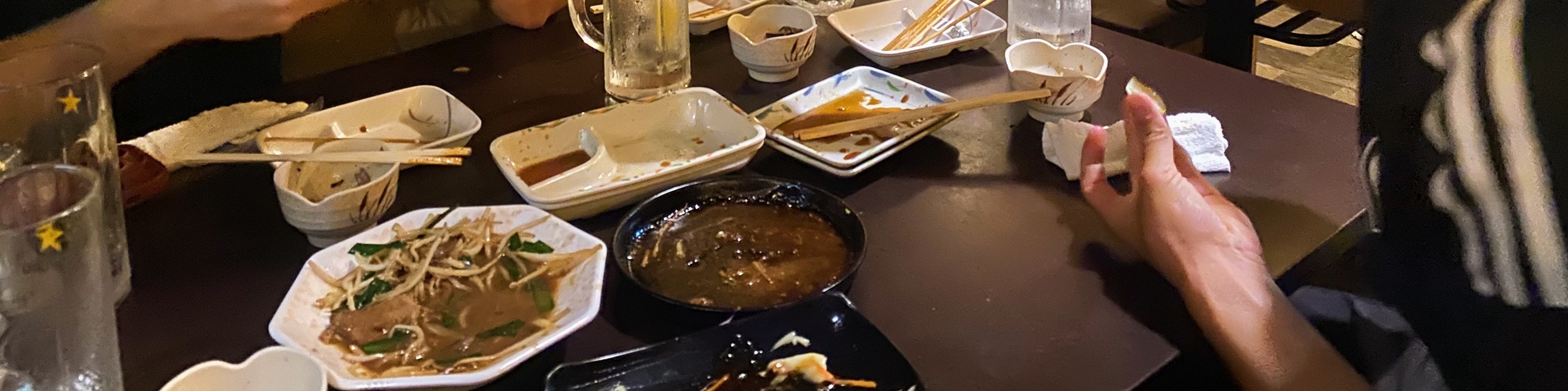 與當地導遊一起享用飲品和美食！