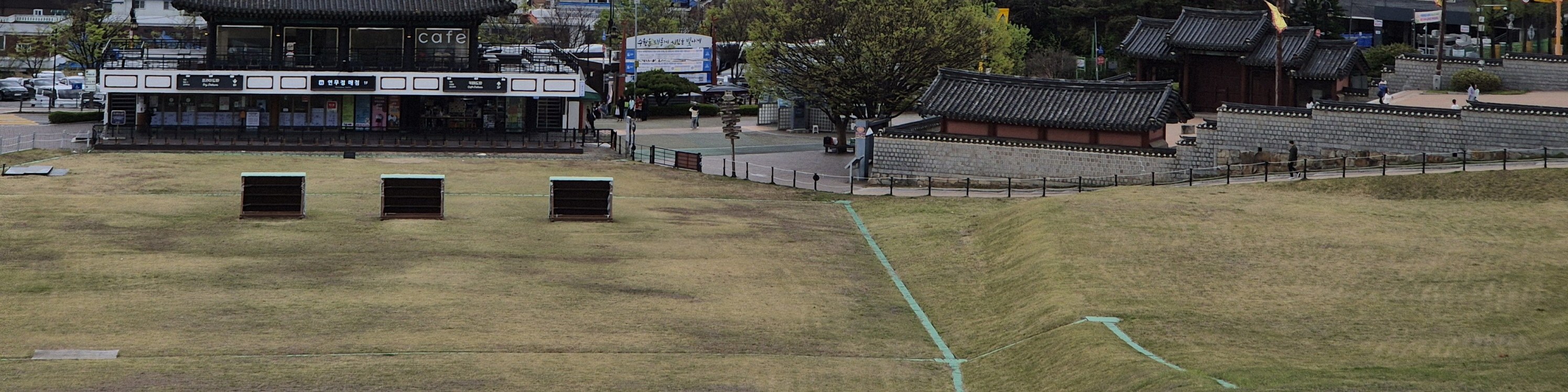 Suwon Hwaseong fortress and Starfield library tour 