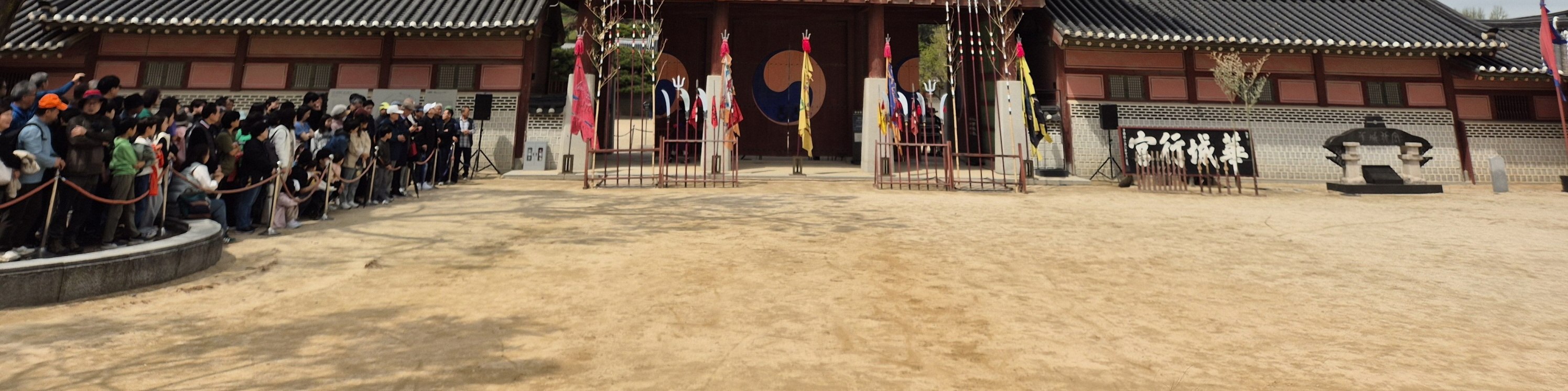 Suwon Hwaseong fortress and Starfield library tour 