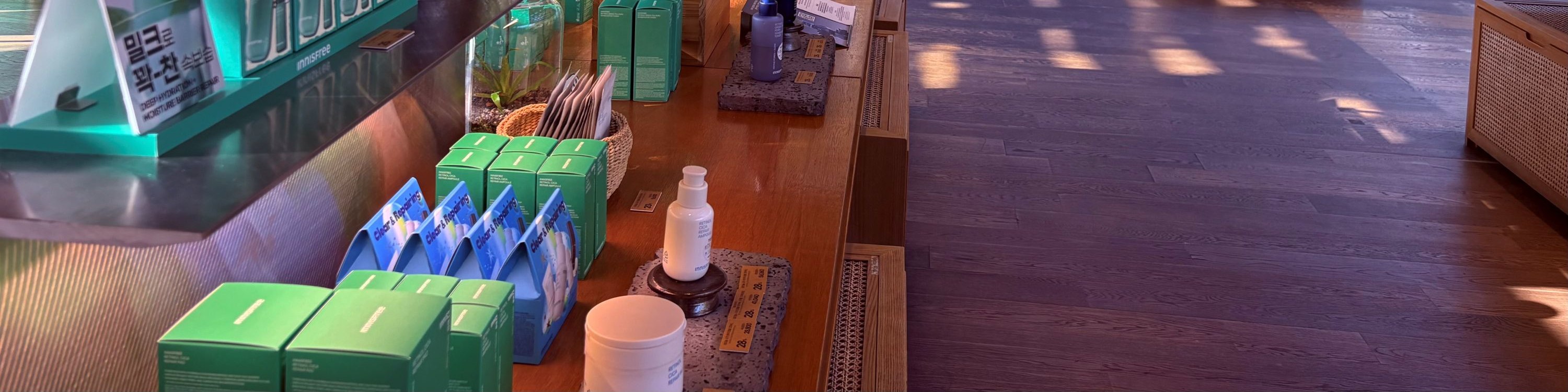 在悅詩風吟濟州小屋(Innisfree Jeju House)體驗由濟州天然成分製成的護膚品試用裝,小屋內部設計靈感來源於大自然,環保且舒適。 在悅詩風吟濟州小屋(Innisfree Jeju House)體驗由濟州天然成分製成的護膚品試用裝,小屋內部設計靈感來源於大自然,環保且舒適。