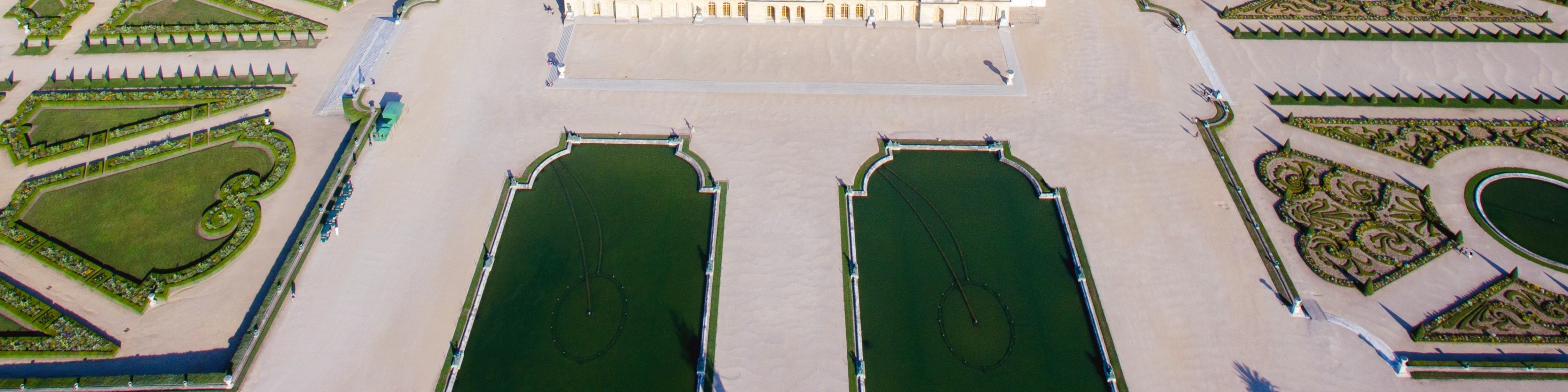 [Chinese driver/tour guide] One-day tour of Versailles Palace + Monet Garden + Van Gogh's former residence/Chantilly Castle in Paris, France
