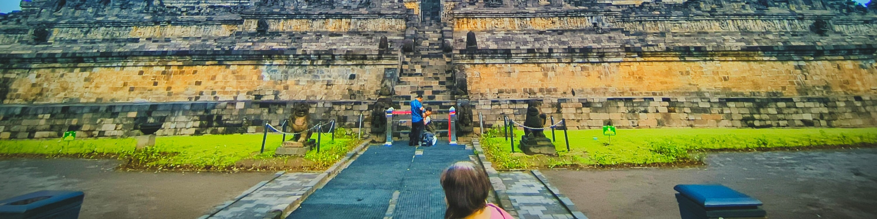 Punthuk Setumbu日出 & 婆羅浮屠 & 默拉皮吉普車 & 巴蘭班南一日遊