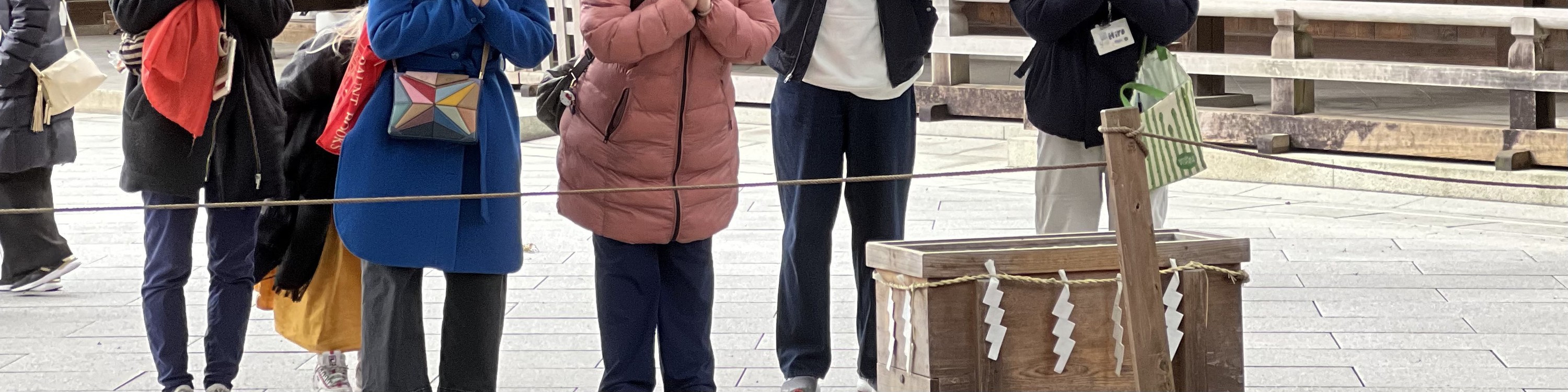 在神聖的神社雙手合十,導遊將為您解說日本古老神道儀式背後微妙的意義與傳統。 在神聖的神社雙手合十,導遊將為您解說日本古老神道儀式背後微妙的意義與傳統。