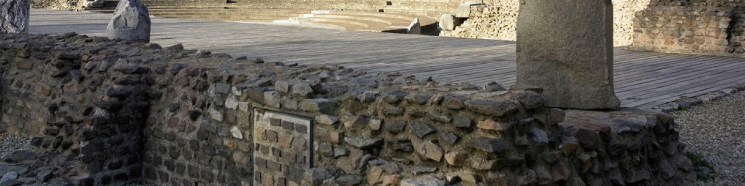 古羅馬地標(里昂),如今是舉辦重大文化活動的場所,同時保留著其擁有2000年曆史的石制建築 古羅馬地標(里昂),如今是舉辦重大文化活動的場所,同時保留著其擁有2000年曆史的石制建築