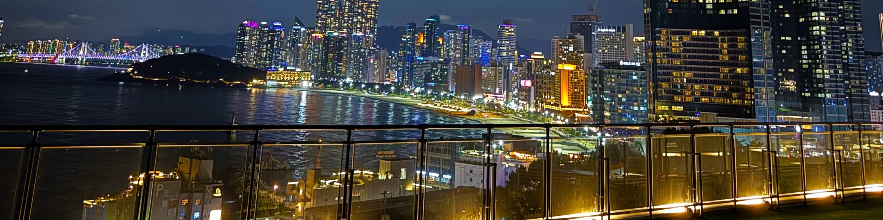 Don’t miss the night view.
Daylight shines, but the night sparkles.