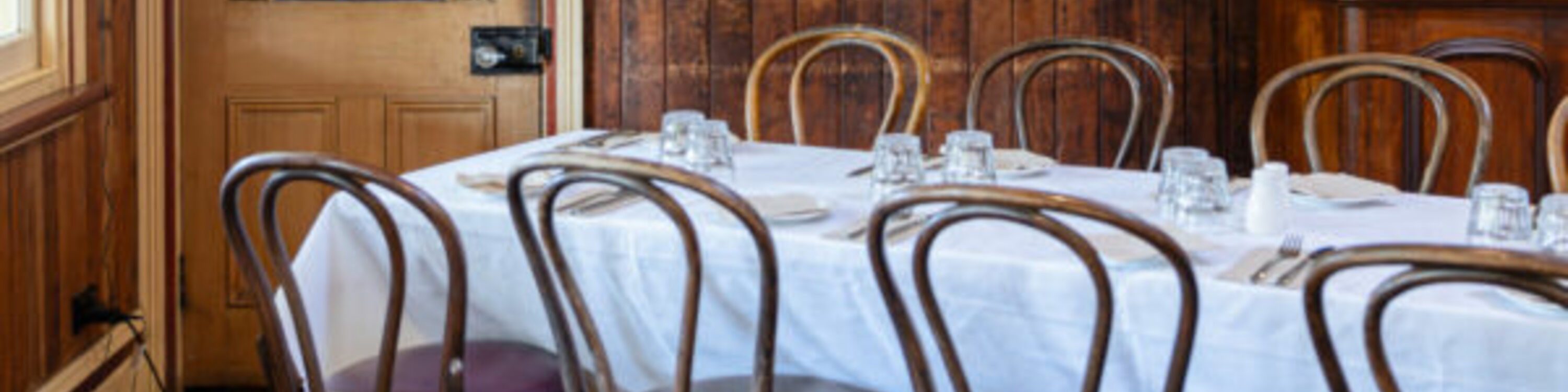 Yarra River Heritage Walk & Boathouse Lunch Experience