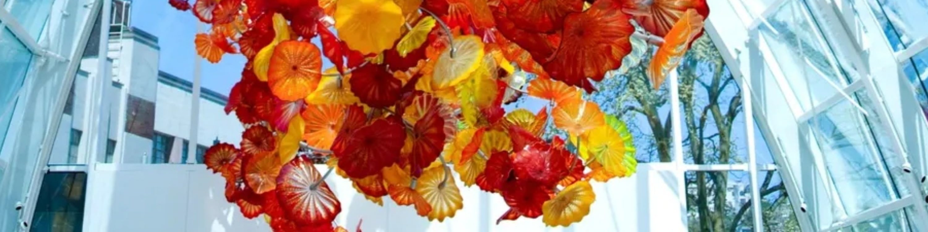 在溫室（Glasshouse）親眼目睹這座100英尺長的震撼中心雕塑