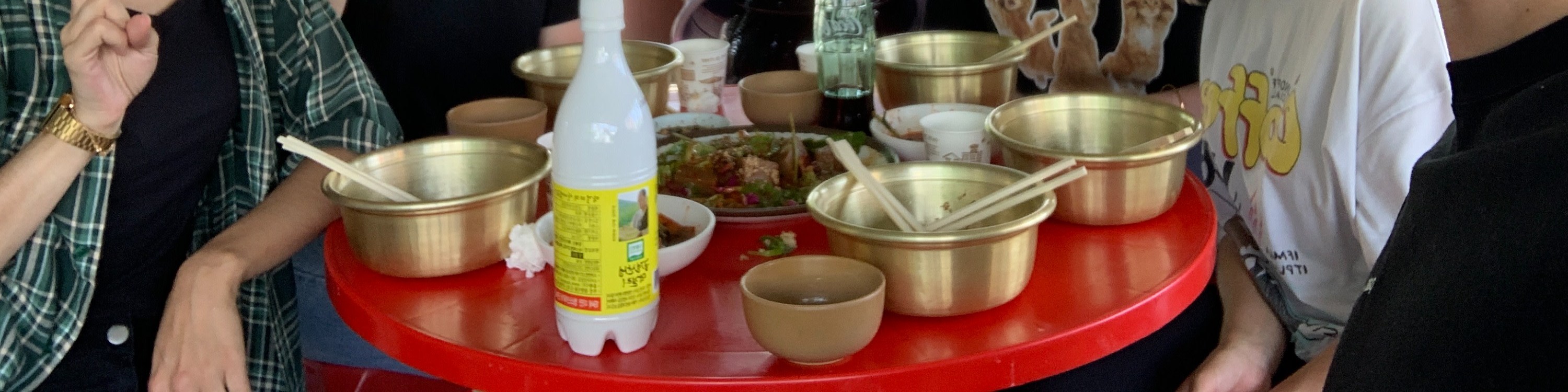 徒步2小時後，我們在隱秘的當地餐廳享用午餐和米酒