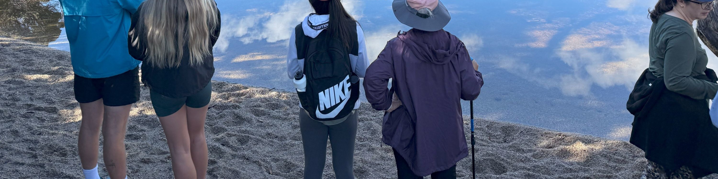 鴿湖倒影。與我們一同踏上旅程，欣賞這一奇觀。