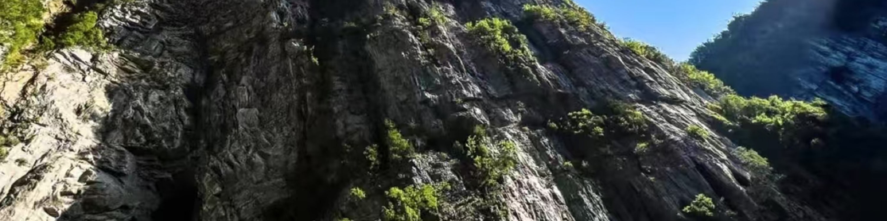 重慶魔幻山城暢玩五日遊（2~8人精品小團+天生三橋+仙女山公園+《印象武隆》演出+烏江畫廊遊船++磁器口川劇變臉+江景火鍋+統景溫泉）