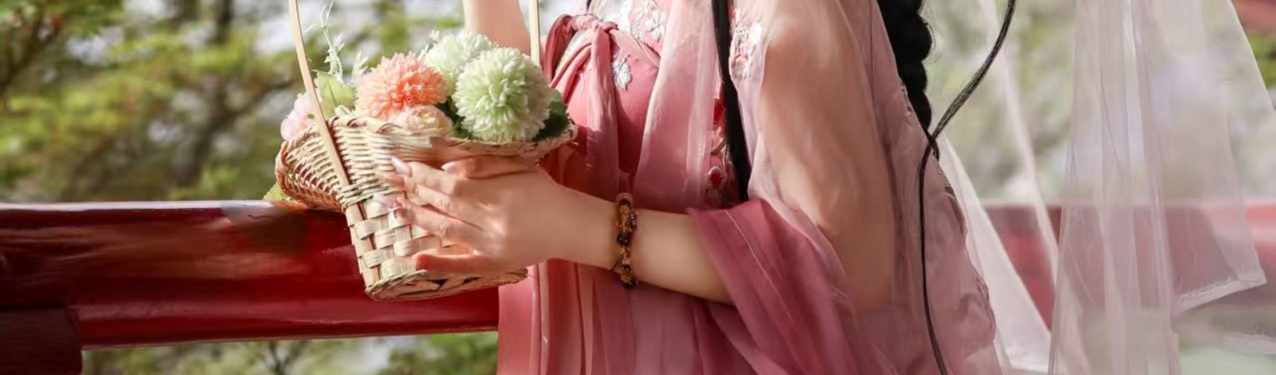 在這裡拍攝漢服服裝，只需要盡情享受這個變身為古風佳人的美妙過程就好啦，會是一次超棒的體驗