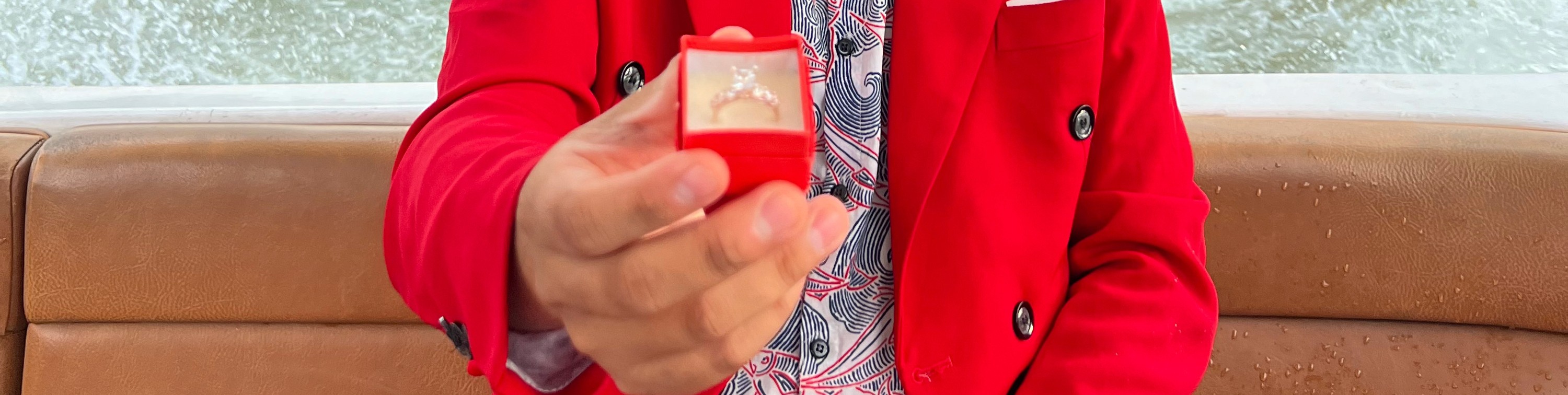 就在這裡,在這片魔幻天空的色彩之下,我想邀請妳成為我的唯一——從今天起,直到永遠。 就在這裡,在這片魔幻天空的色彩之下,我想邀請妳成為我的唯一——從今天起,直到永遠。