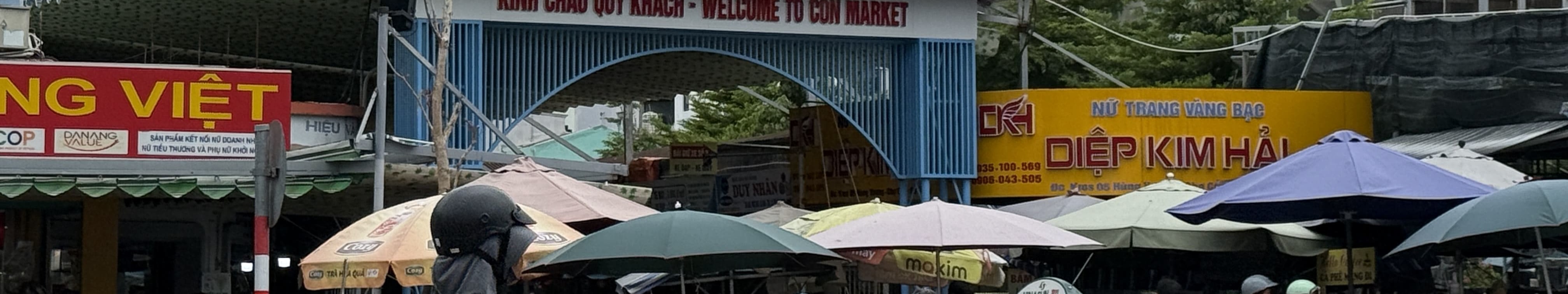 探索 Con Market – 漫步於這座城市最熱鬧的市場，並在充滿活力的美食廣場內品嚐道地的風味小吃。