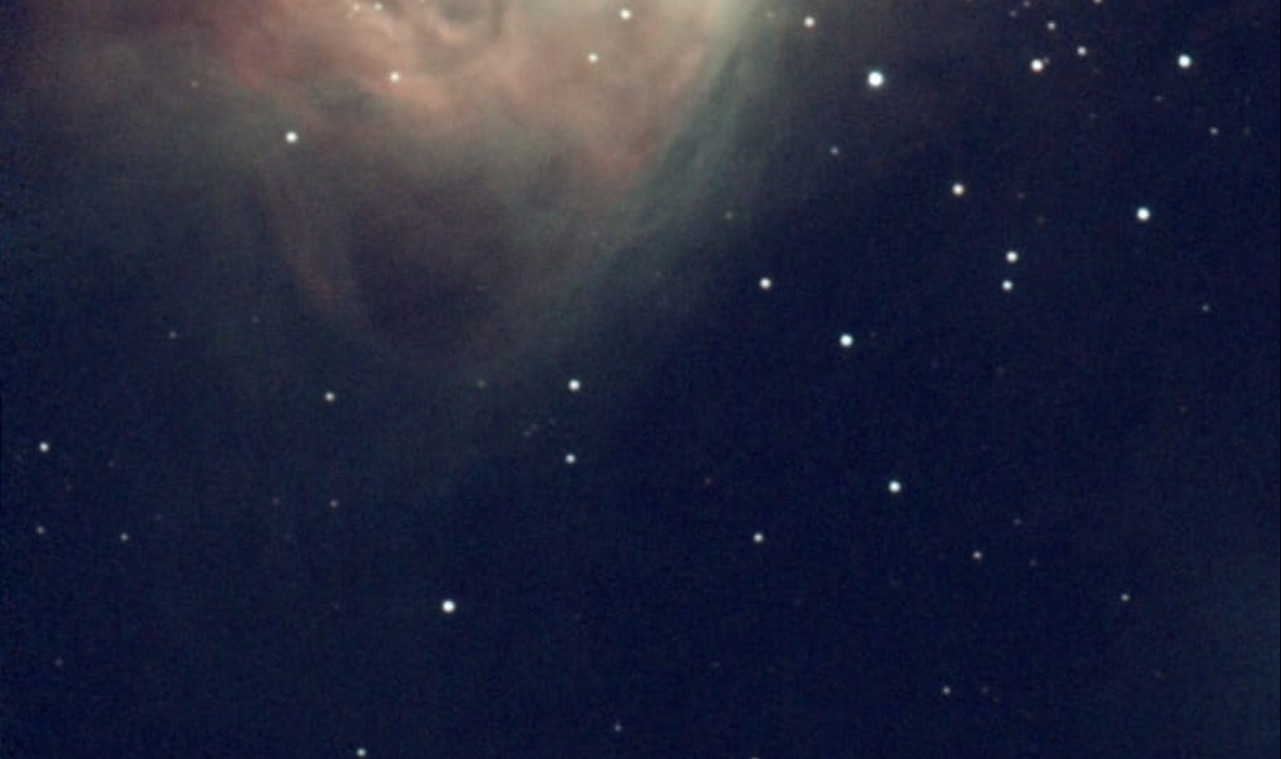 使用我們的ZWO Seestar S50實時拍攝！這張令人驚歎的獵戶座星雲圖像展示了阿卡羅阿黑暗天空的力量。您將立即收到數位照片。