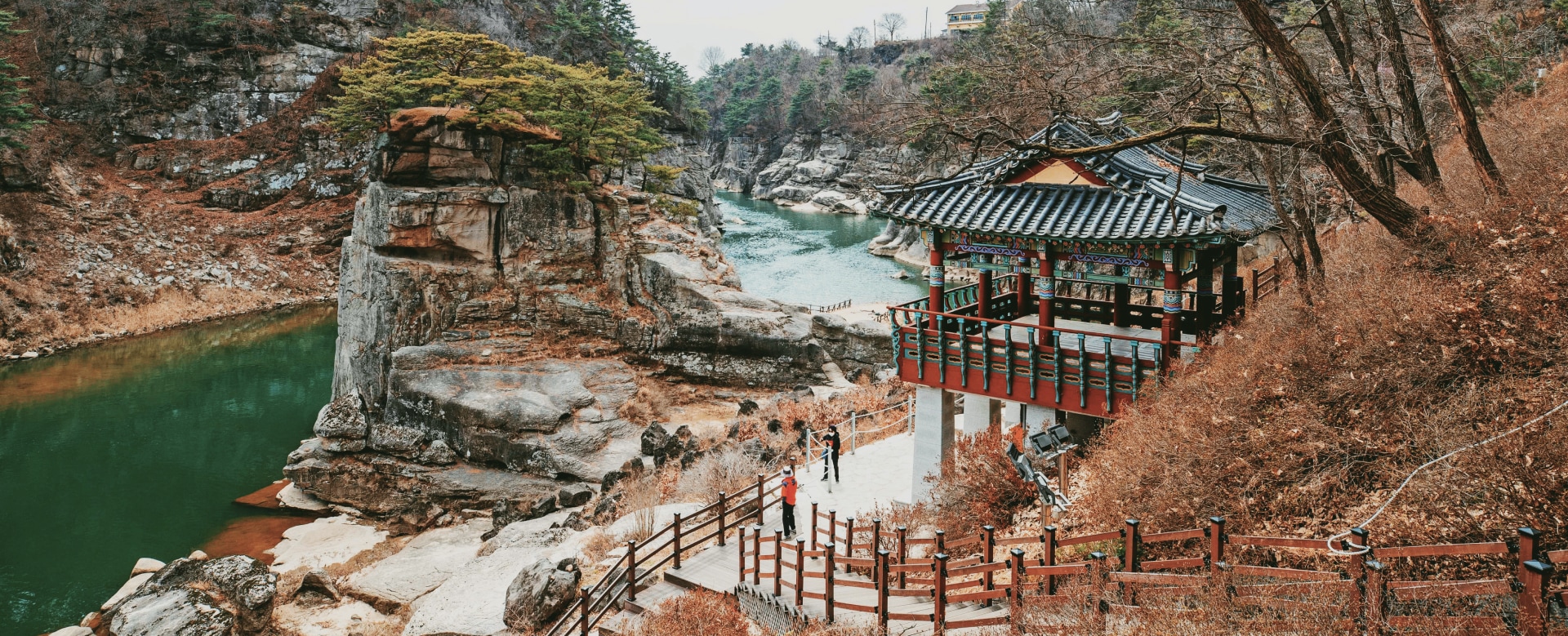 涼亭本身散發著迷人又寧靜的氛圍，據說從這裡望出去的景色，在古代啟發了無數詩人。💚