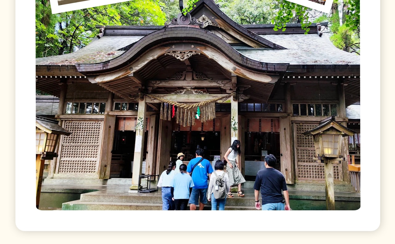 供奉著「高千穗皇神」和「十社大明神」等神靈,被視為守護高千穗地區的總社 供奉著「高千穗皇神」和「十社大明神」等神靈,被視為守護高千穗地區的總社