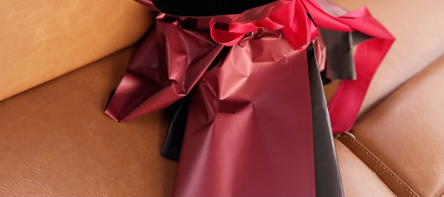 「我愛過你每個樣子,但我更想愛你每個即將到來的日落。」私人日落行程——鮮花等項目需額外付費。 「我愛過你每個樣子,但我更想愛你每個即將到來的日落。」私人日落行程——鮮花等項目需額外付費。