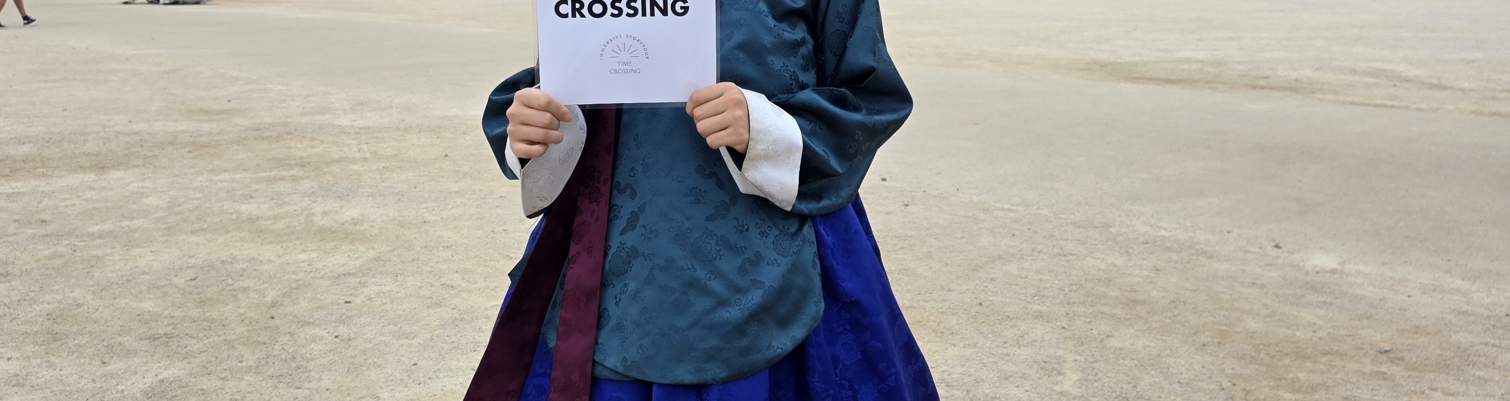 A guide dressed up as a court figure explaining Gyeongbokgung Palace 