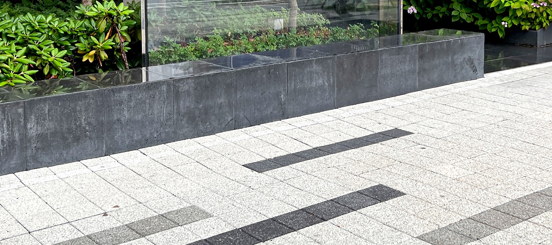 造訪位於首爾最著名區域之一——龍山區核心地帶的 HYBE 大樓。